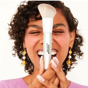 Youth Foria Blush Brush Makeup Tool NIB